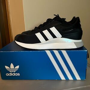 Adidas Originals SL Andridge Women's Sneakers - Black and White (women’s 8)